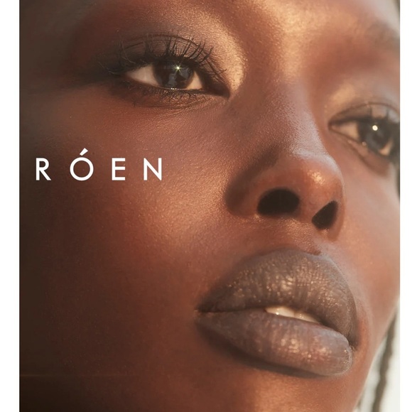 Cake Mascara in Black Noir by Roen - Picture 8 of 13